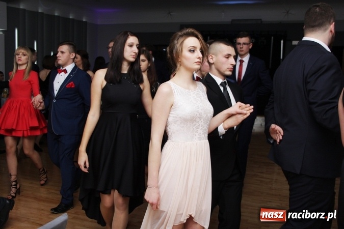 Zdjęcie w galerii na portalu naszraciborz.pl: Sezon studniówkowy trwa - dziś w Bravo bawi się Mechanik FOTO i WIDEO wiadomości z regionu