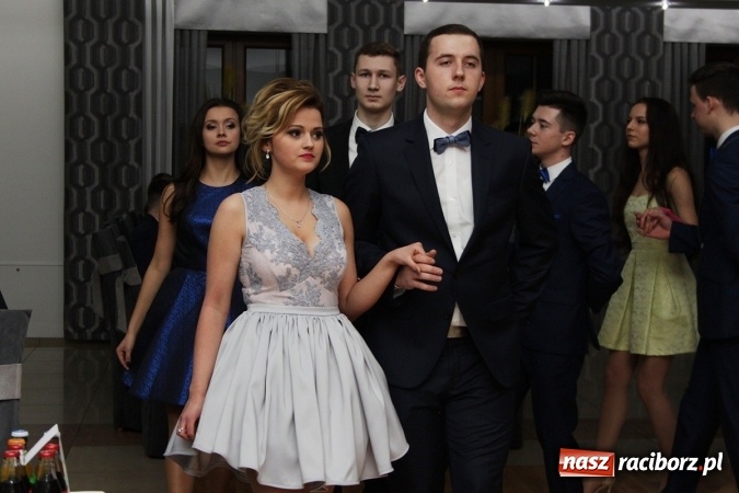 Zdjęcie w galerii na portalu naszraciborz.pl: Sezon studniówkowy trwa - dziś w Bravo bawi się Mechanik FOTO i WIDEO wiadomości z regionu