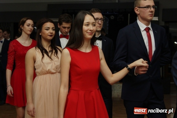 Zdjęcie w galerii na portalu naszraciborz.pl: Sezon studniówkowy trwa - dziś w Bravo bawi się Mechanik FOTO i WIDEO wiadomości z regionu