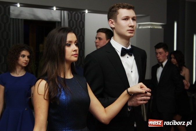 Zdjęcie w galerii na portalu naszraciborz.pl: Sezon studniówkowy trwa - dziś w Bravo bawi się Mechanik FOTO i WIDEO wiadomości z regionu