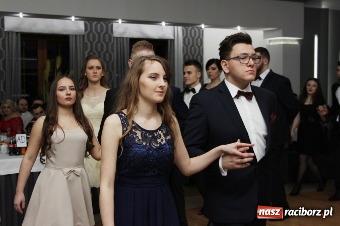 Zdjęcie w galerii na portalu naszraciborz.pl: Sezon studniówkowy trwa - dziś w Bravo bawi się Mechanik FOTO i WIDEO wiadomości z regionu