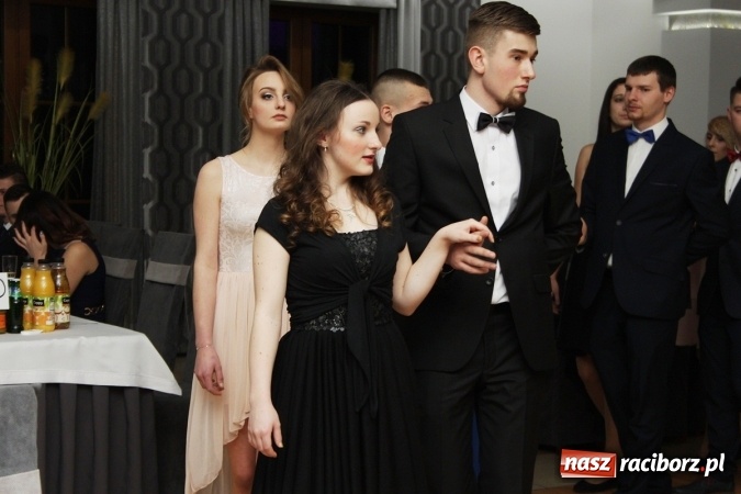 Zdjęcie w galerii na portalu naszraciborz.pl: Sezon studniówkowy trwa - dziś w Bravo bawi się Mechanik FOTO i WIDEO wiadomości z regionu