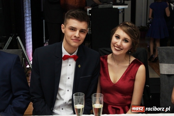 Zdjęcie w galerii na portalu naszraciborz.pl: Sezon studniówkowy trwa - dziś w Bravo bawi się Mechanik FOTO i WIDEO wiadomości z regionu