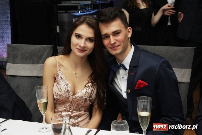 Zdjęcie w galerii na portalu naszraciborz.pl: Sezon studniówkowy trwa - dziś w Bravo bawi się Mechanik FOTO i WIDEO wiadomości z regionu