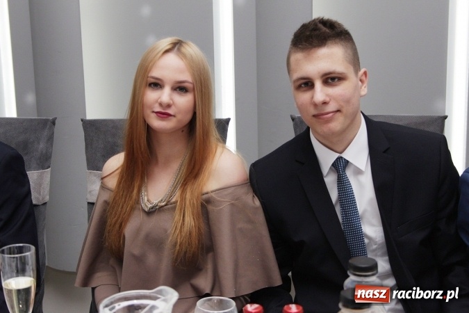 Zdjęcie w galerii na portalu naszraciborz.pl: Sezon studniówkowy trwa - dziś w Bravo bawi się Mechanik FOTO i WIDEO wiadomości z regionu