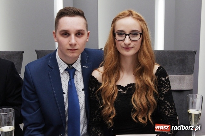 Zdjęcie w galerii na portalu naszraciborz.pl: Sezon studniówkowy trwa - dziś w Bravo bawi się Mechanik FOTO i WIDEO wiadomości z regionu