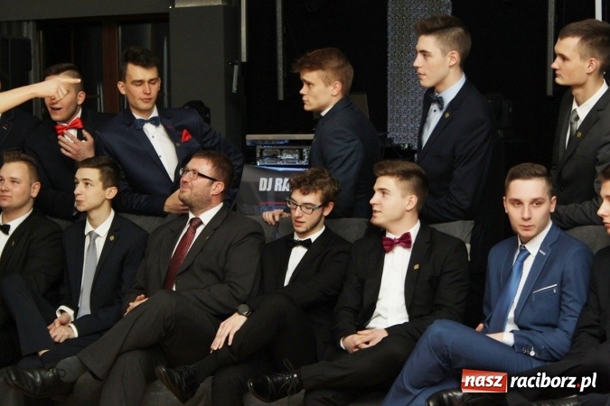 Zdjęcie w galerii na portalu naszraciborz.pl: Sezon studniówkowy trwa - dziś w Bravo bawi się Mechanik FOTO i WIDEO wiadomości z regionu