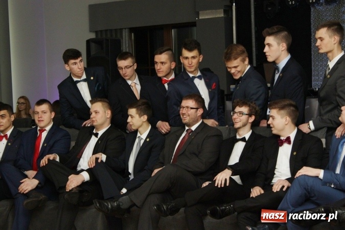 Zdjęcie w galerii na portalu naszraciborz.pl: Sezon studniówkowy trwa - dziś w Bravo bawi się Mechanik FOTO i WIDEO wiadomości z regionu