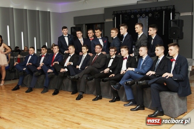 Zdjęcie w galerii na portalu naszraciborz.pl: Sezon studniówkowy trwa - dziś w Bravo bawi się Mechanik FOTO i WIDEO wiadomości z regionu