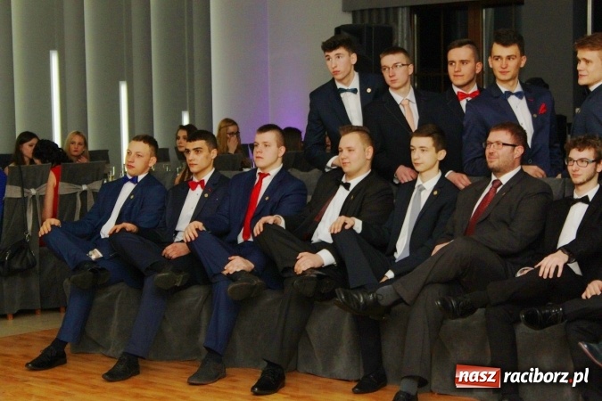 Zdjęcie w galerii na portalu naszraciborz.pl: Sezon studniówkowy trwa - dziś w Bravo bawi się Mechanik FOTO i WIDEO wiadomości z regionu