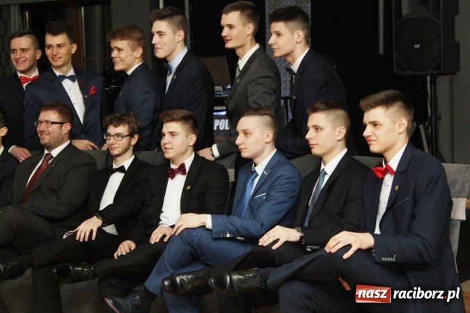 Zdjęcie w galerii na portalu naszraciborz.pl: Sezon studniówkowy trwa - dziś w Bravo bawi się Mechanik FOTO i WIDEO wiadomości z regionu