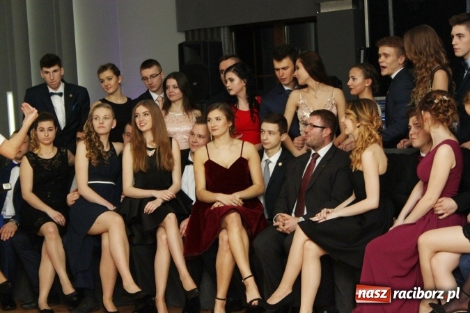 Zdjęcie w galerii na portalu naszraciborz.pl: Sezon studniówkowy trwa - dziś w Bravo bawi się Mechanik FOTO i WIDEO wiadomości z regionu