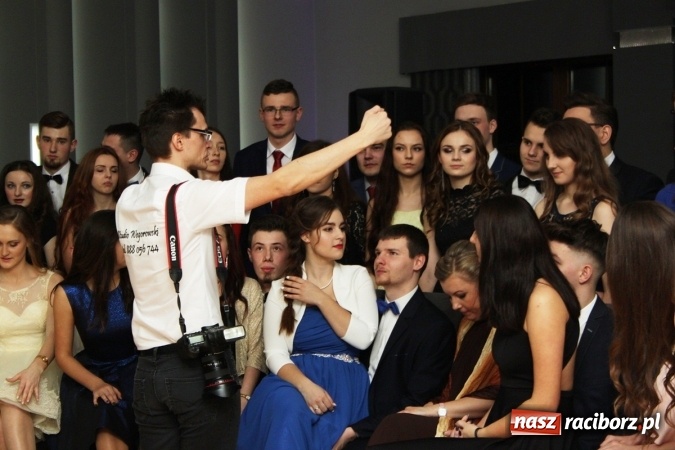 Zdjęcie w galerii na portalu naszraciborz.pl: Sezon studniówkowy trwa - dziś w Bravo bawi się Mechanik FOTO i WIDEO wiadomości z regionu