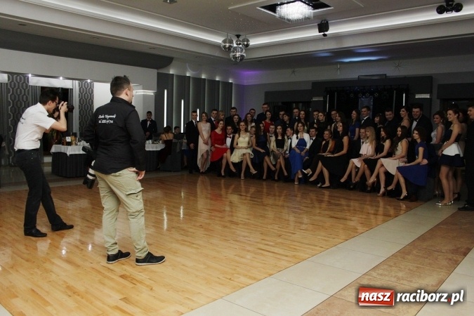 Zdjęcie w galerii na portalu naszraciborz.pl: Sezon studniówkowy trwa - dziś w Bravo bawi się Mechanik FOTO i WIDEO wiadomości z regionu