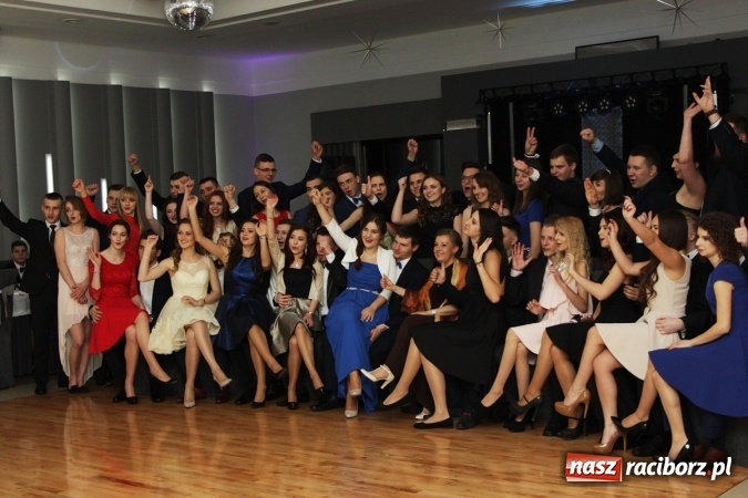 Zdjęcie w galerii na portalu naszraciborz.pl: Sezon studniówkowy trwa - dziś w Bravo bawi się Mechanik FOTO i WIDEO wiadomości z regionu