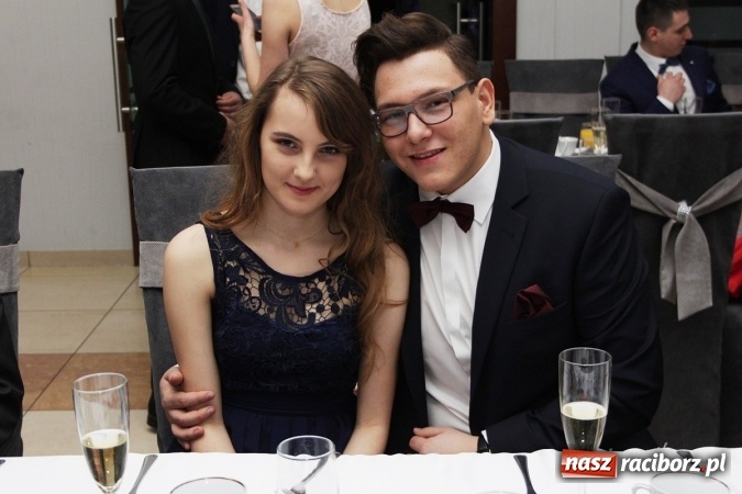 Zdjęcie w galerii na portalu naszraciborz.pl: Sezon studniówkowy trwa - dziś w Bravo bawi się Mechanik FOTO i WIDEO wiadomości z regionu