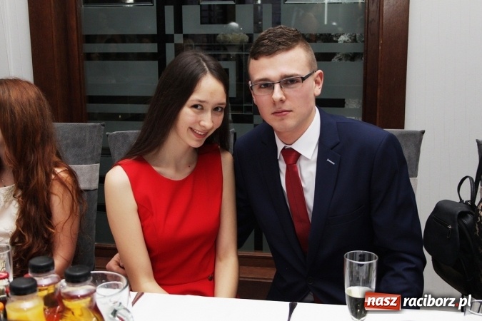 Zdjęcie w galerii na portalu naszraciborz.pl: Sezon studniówkowy trwa - dziś w Bravo bawi się Mechanik FOTO i WIDEO wiadomości z regionu