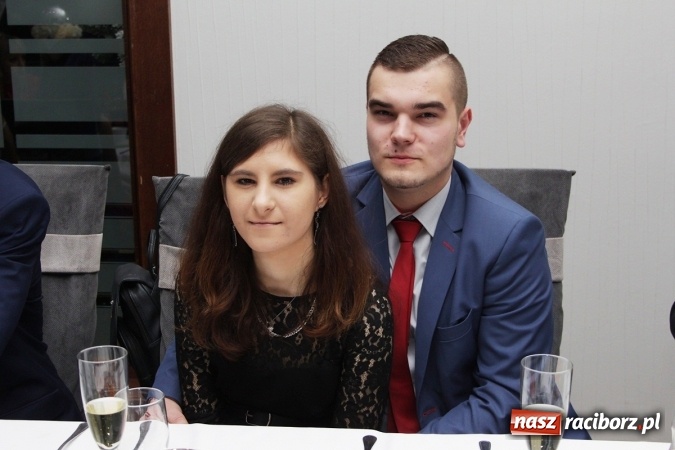 Zdjęcie w galerii na portalu naszraciborz.pl: Sezon studniówkowy trwa - dziś w Bravo bawi się Mechanik FOTO i WIDEO wiadomości z regionu