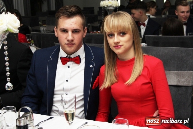 Zdjęcie w galerii na portalu naszraciborz.pl: Sezon studniówkowy trwa - dziś w Bravo bawi się Mechanik FOTO i WIDEO wiadomości z regionu