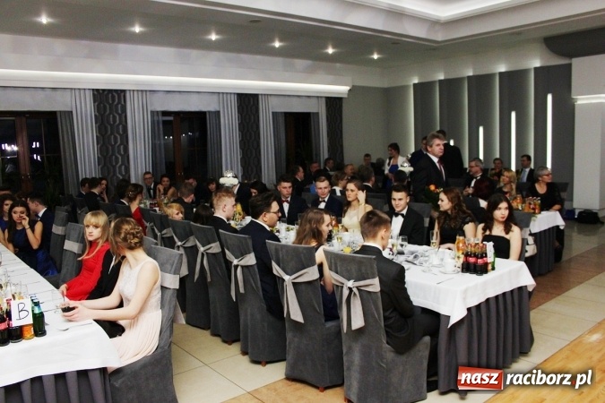 Zdjęcie w galerii na portalu naszraciborz.pl: Sezon studniówkowy trwa - dziś w Bravo bawi się Mechanik FOTO i WIDEO wiadomości z regionu