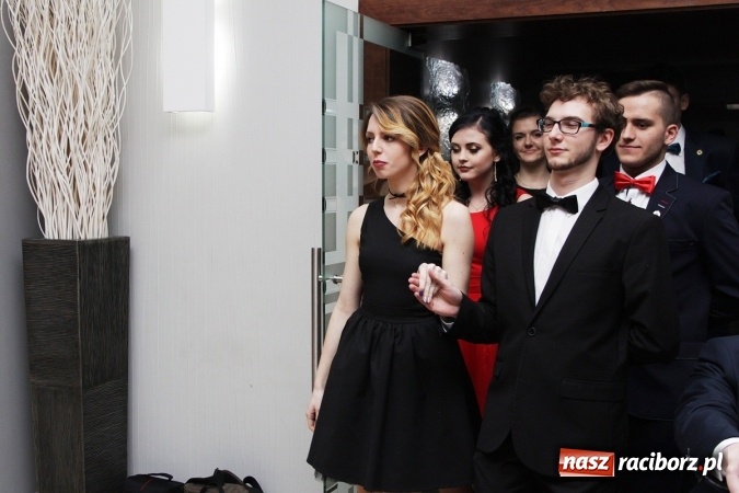 Zdjęcie w galerii na portalu naszraciborz.pl: Sezon studniówkowy trwa - dziś w Bravo bawi się Mechanik FOTO i WIDEO wiadomości z regionu