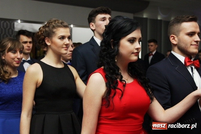 Zdjęcie w galerii na portalu naszraciborz.pl: Sezon studniówkowy trwa - dziś w Bravo bawi się Mechanik FOTO i WIDEO wiadomości z regionu