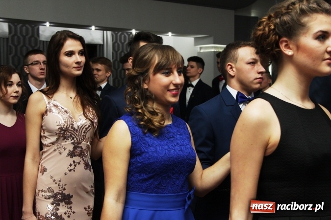 Zdjęcie w galerii na portalu naszraciborz.pl: Sezon studniówkowy trwa - dziś w Bravo bawi się Mechanik FOTO i WIDEO wiadomości z regionu