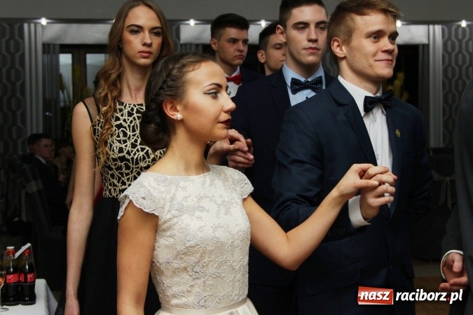 Zdjęcie w galerii na portalu naszraciborz.pl: Sezon studniówkowy trwa - dziś w Bravo bawi się Mechanik FOTO i WIDEO wiadomości z regionu