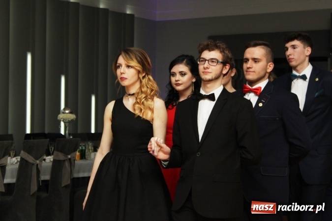 Zdjęcie w galerii na portalu naszraciborz.pl: Sezon studniówkowy trwa - dziś w Bravo bawi się Mechanik FOTO i WIDEO wiadomości z regionu