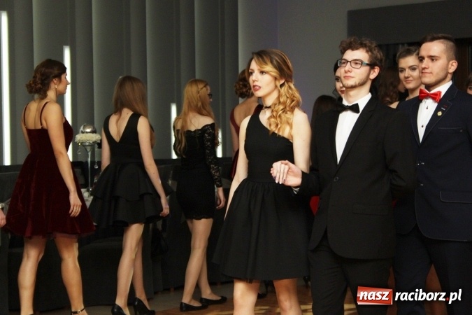 Zdjęcie w galerii na portalu naszraciborz.pl: Sezon studniówkowy trwa - dziś w Bravo bawi się Mechanik FOTO i WIDEO wiadomości z regionu