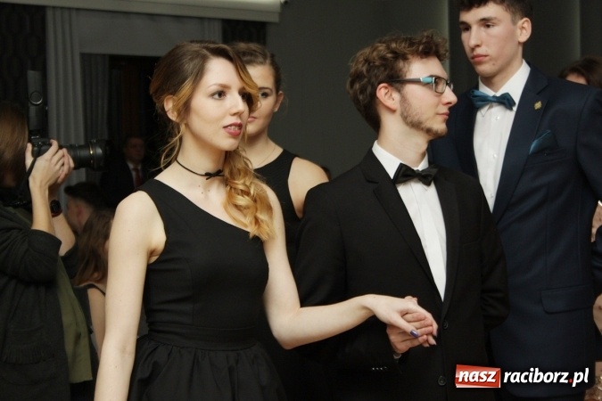 Zdjęcie w galerii na portalu naszraciborz.pl: Sezon studniówkowy trwa - dziś w Bravo bawi się Mechanik FOTO i WIDEO wiadomości z regionu