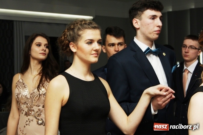 Zdjęcie w galerii na portalu naszraciborz.pl: Sezon studniówkowy trwa - dziś w Bravo bawi się Mechanik FOTO i WIDEO wiadomości z regionu