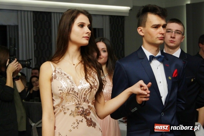 Zdjęcie w galerii na portalu naszraciborz.pl: Sezon studniówkowy trwa - dziś w Bravo bawi się Mechanik FOTO i WIDEO wiadomości z regionu