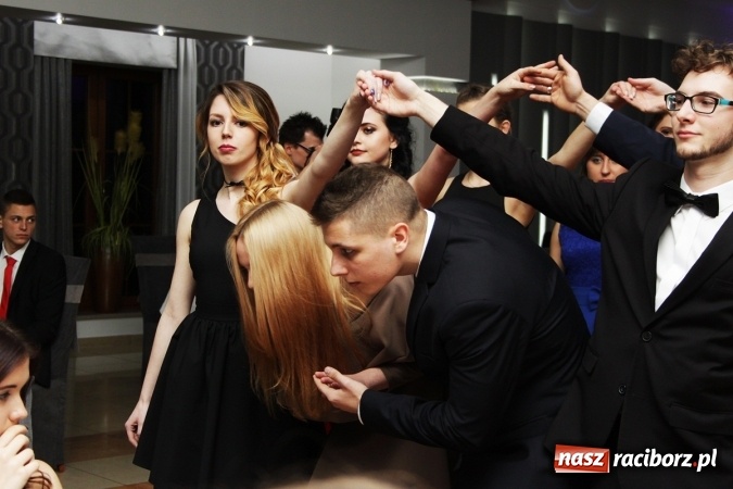 Zdjęcie w galerii na portalu naszraciborz.pl: Sezon studniówkowy trwa - dziś w Bravo bawi się Mechanik FOTO i WIDEO wiadomości z regionu