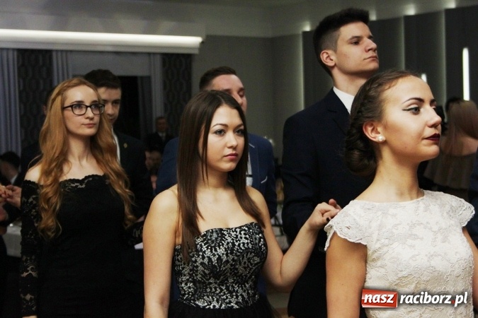 Zdjęcie w galerii na portalu naszraciborz.pl: Sezon studniówkowy trwa - dziś w Bravo bawi się Mechanik FOTO i WIDEO wiadomości z regionu