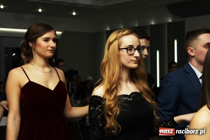 Zdjęcie w galerii na portalu naszraciborz.pl: Sezon studniówkowy trwa - dziś w Bravo bawi się Mechanik FOTO i WIDEO wiadomości z regionu