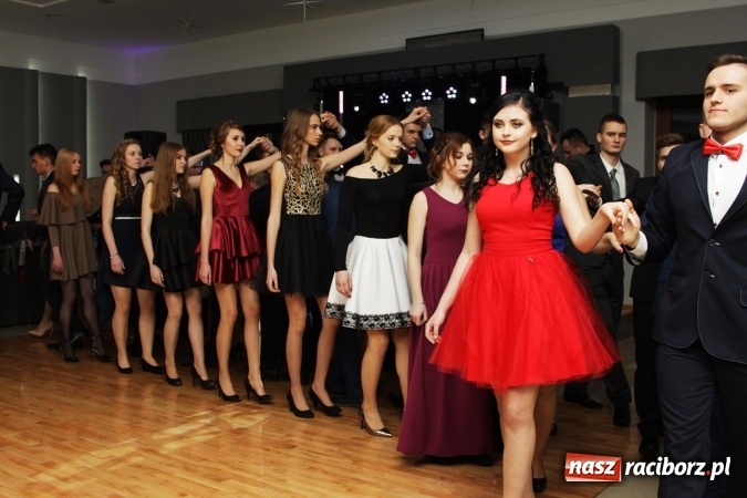 Zdjęcie w galerii na portalu naszraciborz.pl: Sezon studniówkowy trwa - dziś w Bravo bawi się Mechanik FOTO i WIDEO wiadomości z regionu