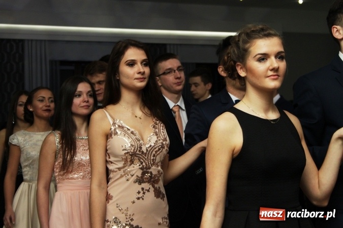 Zdjęcie w galerii na portalu naszraciborz.pl: Sezon studniówkowy trwa - dziś w Bravo bawi się Mechanik FOTO i WIDEO wiadomości z regionu