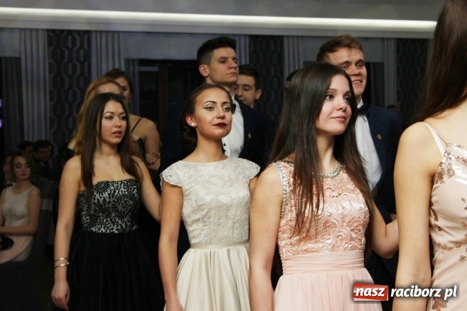 Zdjęcie w galerii na portalu naszraciborz.pl: Sezon studniówkowy trwa - dziś w Bravo bawi się Mechanik FOTO i WIDEO wiadomości z regionu