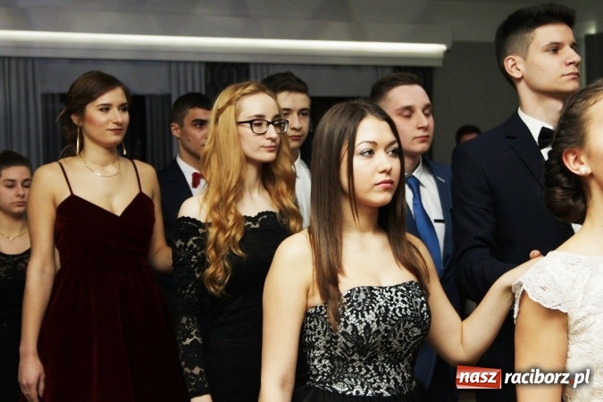 Zdjęcie w galerii na portalu naszraciborz.pl: Sezon studniówkowy trwa - dziś w Bravo bawi się Mechanik FOTO i WIDEO wiadomości z regionu