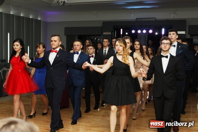 Zdjęcie w galerii na portalu naszraciborz.pl: Sezon studniówkowy trwa - dziś w Bravo bawi się Mechanik FOTO i WIDEO wiadomości z regionu