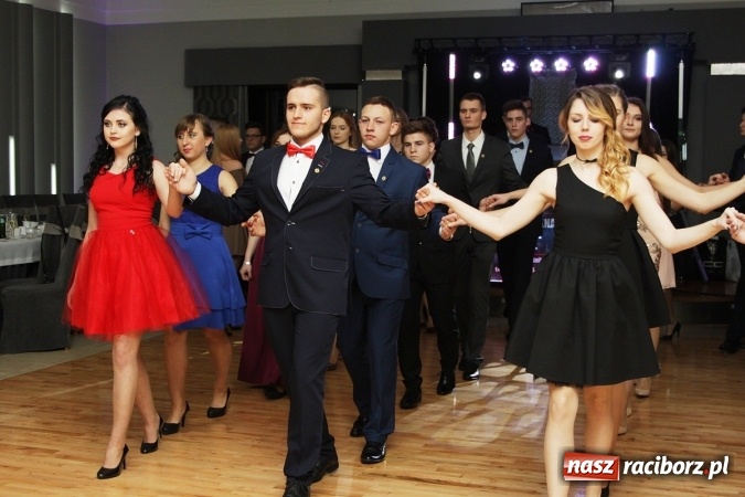 Zdjęcie w galerii na portalu naszraciborz.pl: Sezon studniówkowy trwa - dziś w Bravo bawi się Mechanik FOTO i WIDEO wiadomości z regionu