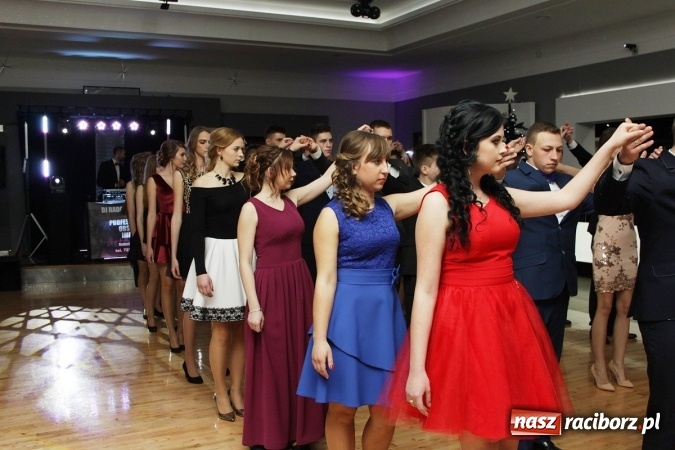 Zdjęcie w galerii na portalu naszraciborz.pl: Sezon studniówkowy trwa - dziś w Bravo bawi się Mechanik FOTO i WIDEO wiadomości z regionu