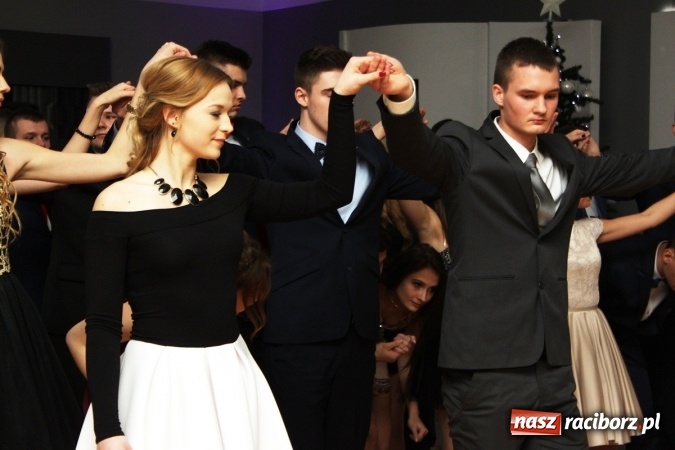 Zdjęcie w galerii na portalu naszraciborz.pl: Sezon studniówkowy trwa - dziś w Bravo bawi się Mechanik FOTO i WIDEO wiadomości z regionu