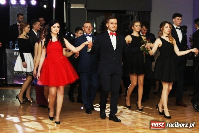 Zdjęcie w galerii na portalu naszraciborz.pl: Sezon studniówkowy trwa - dziś w Bravo bawi się Mechanik FOTO i WIDEO wiadomości z regionu