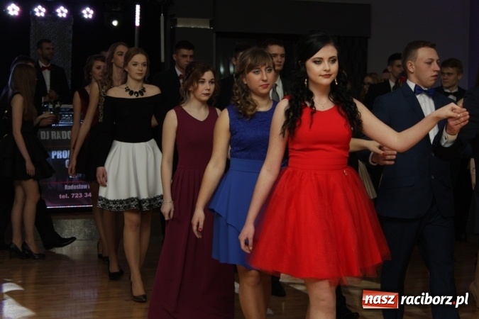 Zdjęcie w galerii na portalu naszraciborz.pl: Sezon studniówkowy trwa - dziś w Bravo bawi się Mechanik FOTO i WIDEO wiadomości z regionu