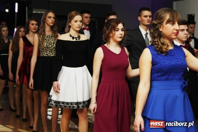 Zdjęcie w galerii na portalu naszraciborz.pl: Sezon studniówkowy trwa - dziś w Bravo bawi się Mechanik FOTO i WIDEO wiadomości z regionu