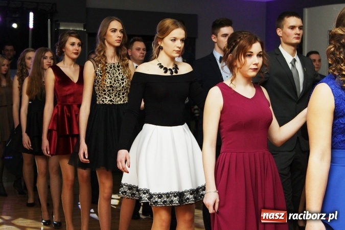 Zdjęcie w galerii na portalu naszraciborz.pl: Sezon studniówkowy trwa - dziś w Bravo bawi się Mechanik FOTO i WIDEO wiadomości z regionu