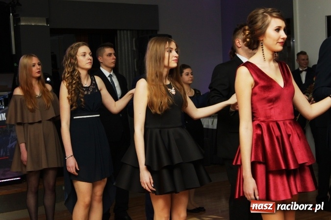 Zdjęcie w galerii na portalu naszraciborz.pl: Sezon studniówkowy trwa - dziś w Bravo bawi się Mechanik FOTO i WIDEO wiadomości z regionu