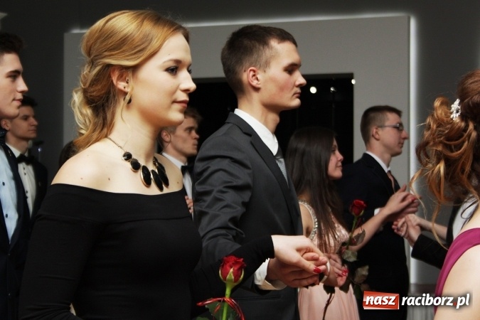 Zdjęcie w galerii na portalu naszraciborz.pl: Sezon studniówkowy trwa - dziś w Bravo bawi się Mechanik FOTO i WIDEO wiadomości z regionu